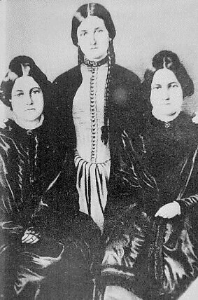 01_Fox_sisters_at_Hydesville_March_1848.jpg - 01 Fox sisters at Hydesville March 1848