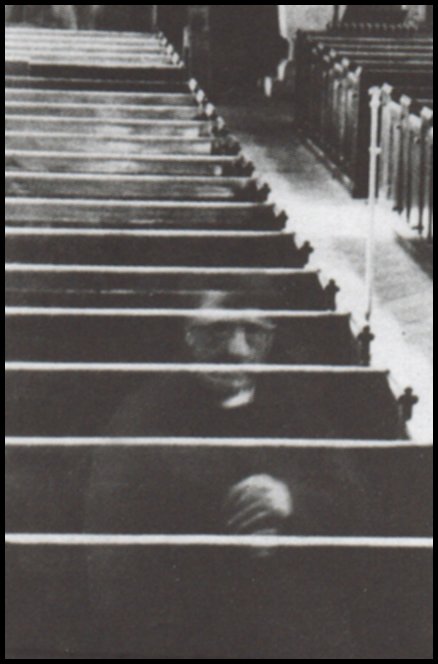 04_Church_of_Eastry_Kent_1956_a_priest_ghostphotograph31.jpg - 04 Church of Eastry Kent 1956 a priest ghostphotograph31